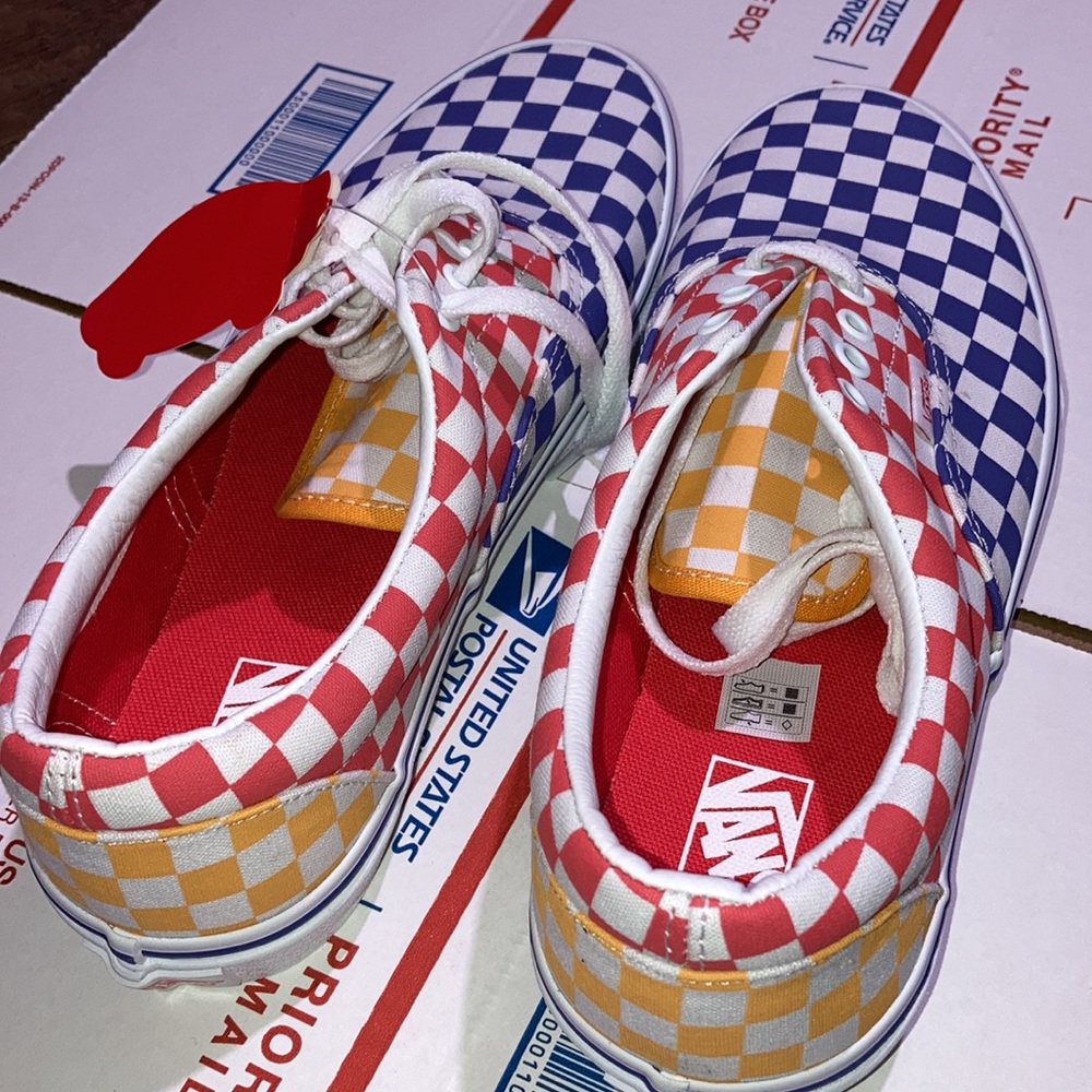 Women’s Vans - Picture 2 of 5